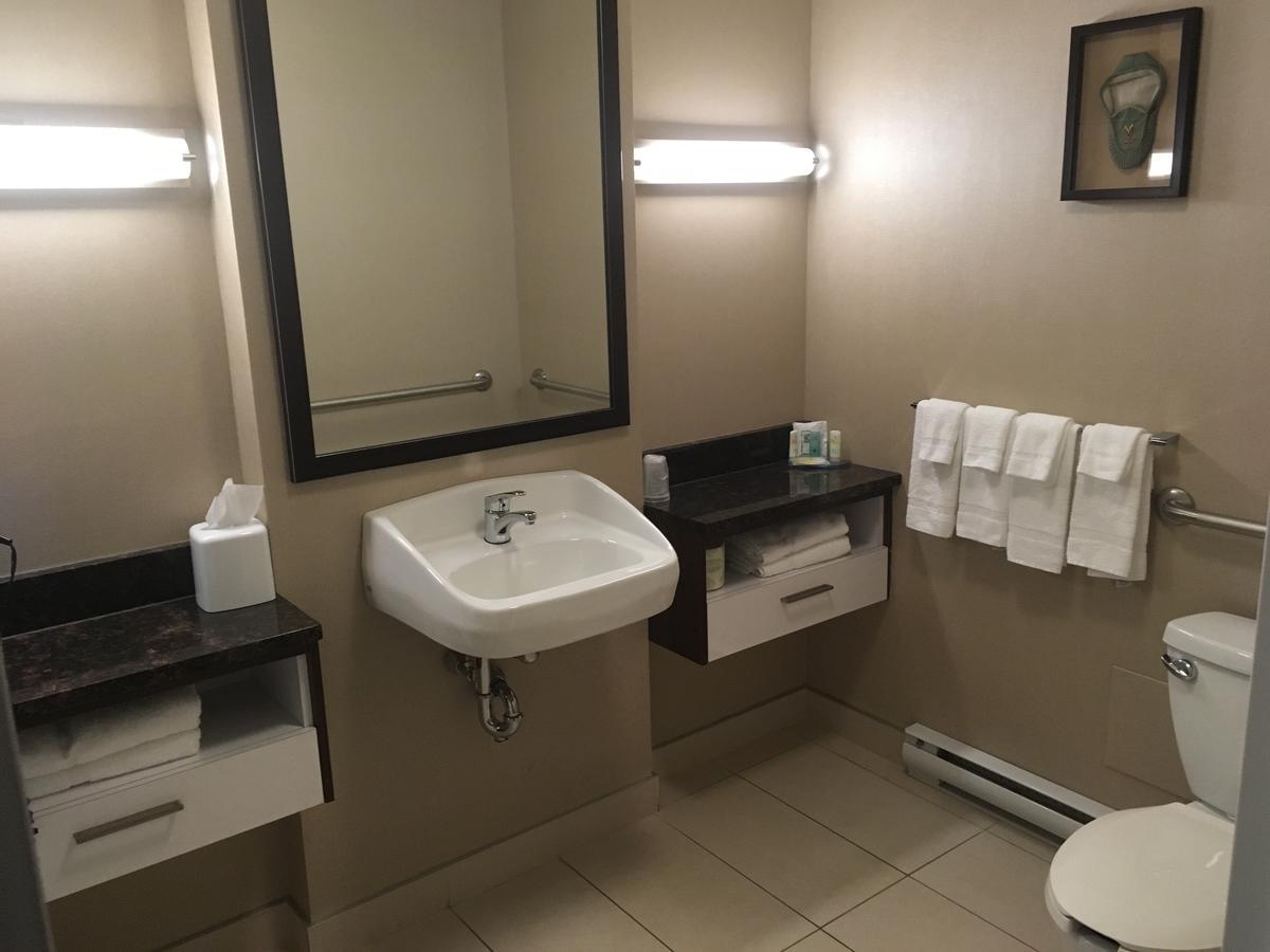 Quality Inn Sept lles Bagian luar foto